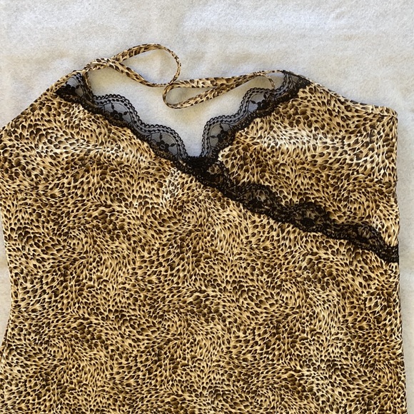 Rue21 Chemise Size XL Leopard/Feather Print NWOT - Picture 2 of 7